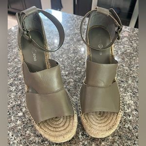 Treasure & Bond Gray Espadrille Wedge Sandals size 8 - worn once